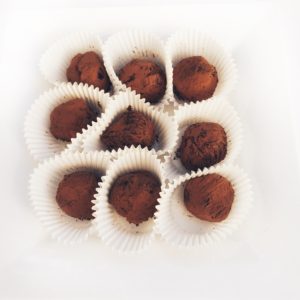 Classic dark chocolate truffles (10pc)